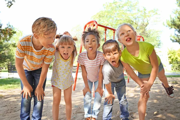 Porträt Lustiger Kleiner Kinder Freien — Stockfoto