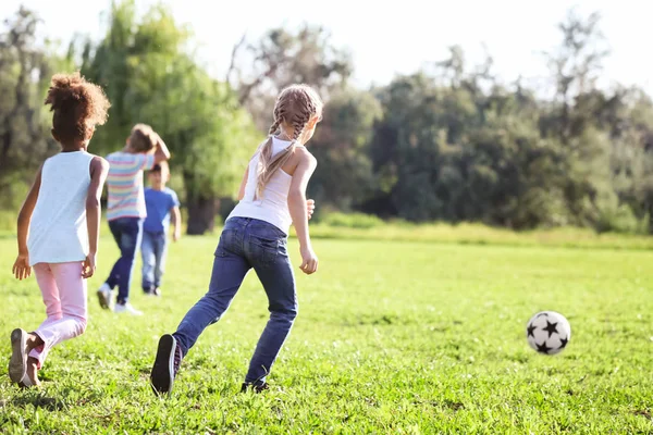 Lindos Niños Jugando Fútbol Aire Libre — Foto de Stock