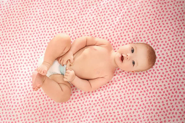 Niedliches Kleines Baby Liegt Kinderbett — Stockfoto