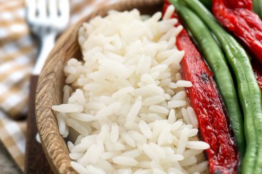 Haşlanmış pirinç kase, closeup sebzeli Tasty