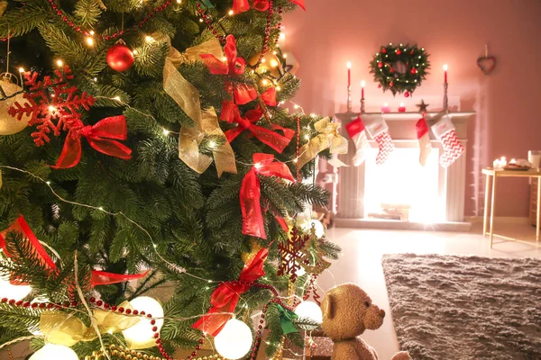 Mooi Versierd Kerstboom Woonkamer — Stockfoto