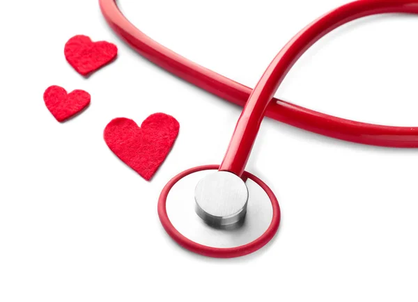 Stetoscopul Medical Inimile Roșii Fundal Alb Conceptul Cardiologie — Fotografie, imagine de stoc