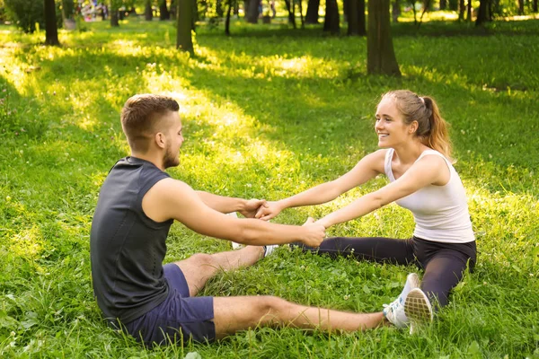 Sporty Young Couple Training Outdoors — Stock Photo, Image