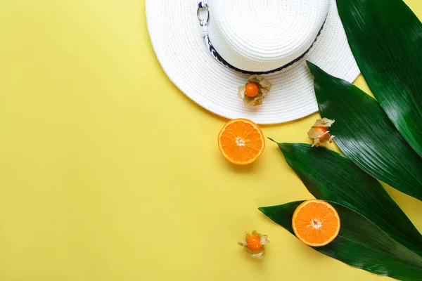 Summer Composition Fresh Tropical Leaves Orange Beach Hat Color Background — Stock Photo, Image