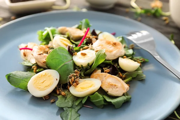 Sabrosa Ensalada Pollo Plato Primer Plano — Foto de Stock