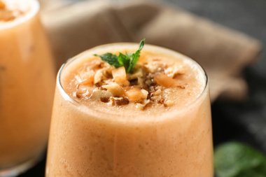 Lezzetli kavun güler yüzlü, closeup bardak