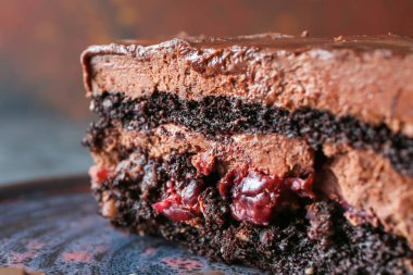 Plaka, closeup lezzetli çikolatalı kek parçası
