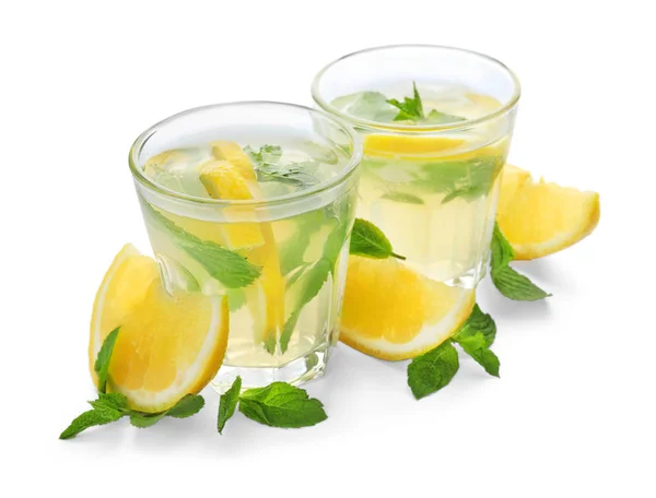 Szklanki Świeżej Lemoniady Białym Tle — Zdjęcie stockowe
