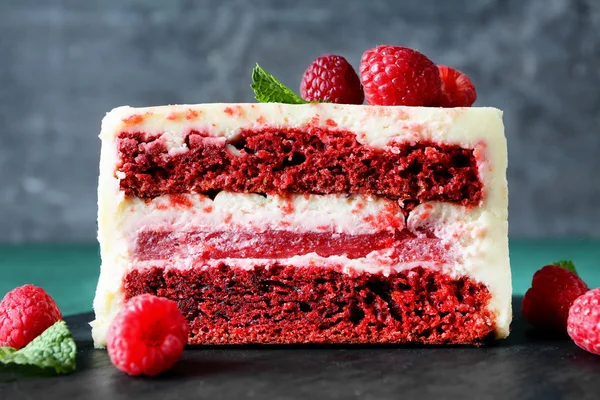 Piece Delicious Raspberry Cake Slate Plate Closeup — Stock Photo, Image