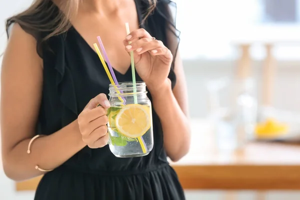 Young Woman Mason Jar Fresh Lemonade Closeup — Stock Photo, Image