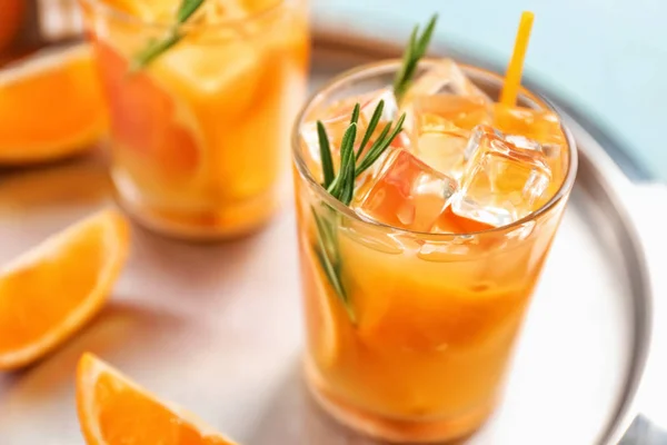Verre Savoureux Cocktail Orange Sur Plateau — Photo