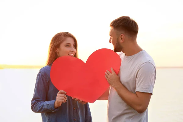 Happy Loving Couple Big Paper Red Heart River Sunset — Stock Photo, Image