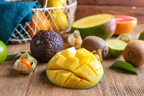 Varias Frutas Exóticas Deliciosas Mesa Madera — Foto de Stock