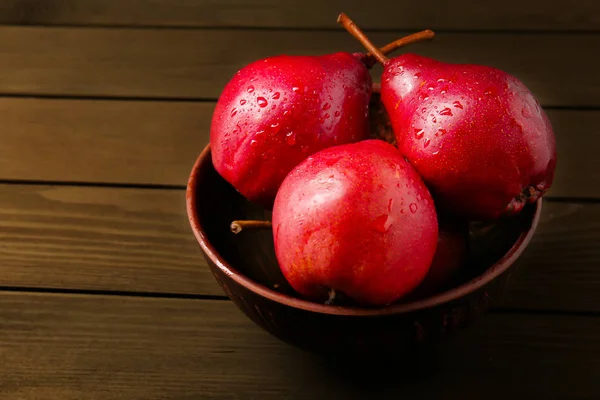 Bol Aux Savoureuses Poires Sur Table Bois — Photo