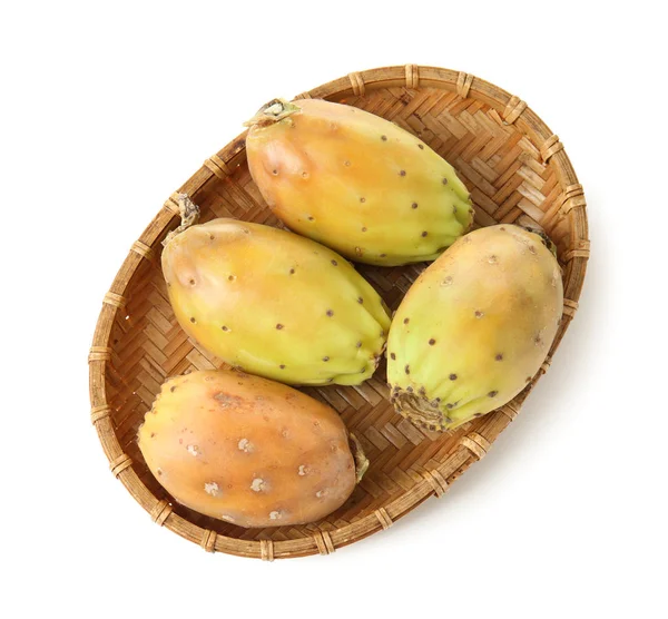 Bandeja Con Peras Cactus Maduras Sobre Fondo Blanco — Foto de Stock