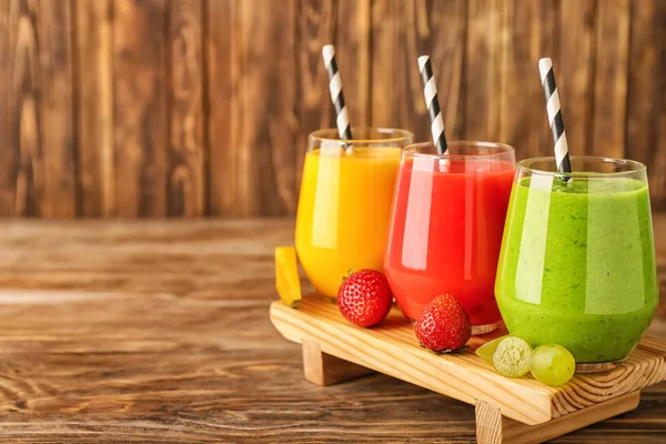 Glasses Tasty Smoothies Fruits Wooden Stand — Stock Photo, Image