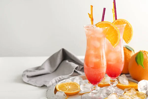 Cocktail Verão Fresco Copos Bandeja Metálica — Fotografia de Stock