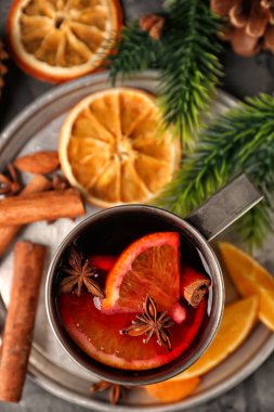 Metal fincan lezzetli mulled şarap tepsi