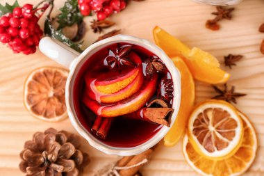 ahşap masa lezzetli mulled şarap Kupası