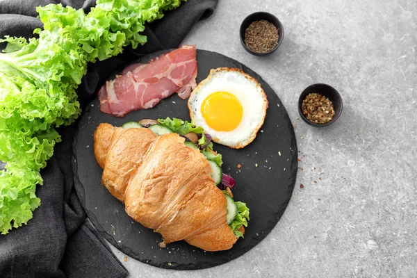 Tasty Croissant Sandwich Fried Egg Slate Plate — Stock Photo, Image
