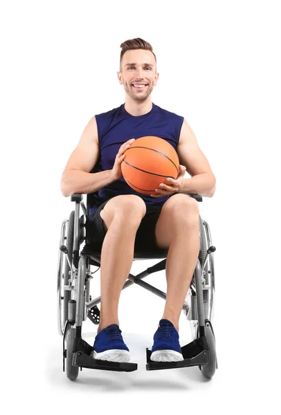 白い背景に車椅子に座っている若いバスケット ボール選手 — ストック写真