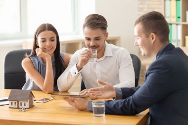 Emlakçı Office müşterileri ile çalışma