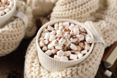 Tablo, closeup marshmallow ile lezzetli kakao fincan