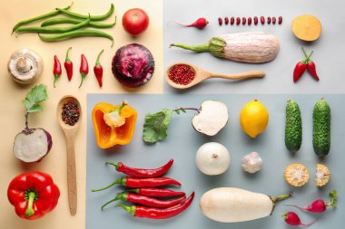 Düz renkli arka plan üzerinde farklı sebze yatıyordu