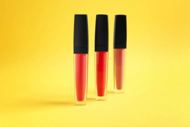 Sıvı ruja farklı renk arka plan