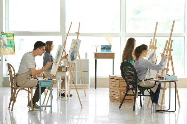 Grupo Personas Durante Las Clases Escuela Pintores — Foto de Stock