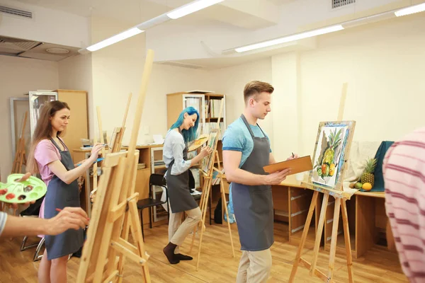 Estudiantes Arte Pintando Taller — Foto de Stock