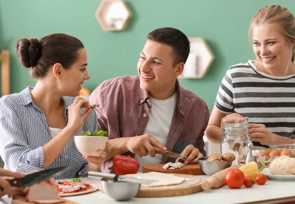 Friends Cooking Together Kitchen — Stock Photo, Image