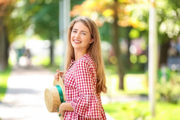 Beautiful Young Woman Resting Park — Stock Photo, Image