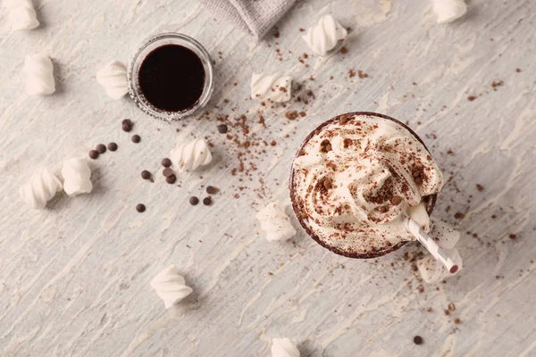 Cup Delicious Cocoa Cream Marshmallows Light Table — Stock Photo, Image
