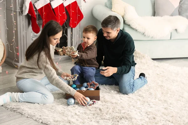 Família Feliz Com Decoração Natal Casa — Fotografia de Stock