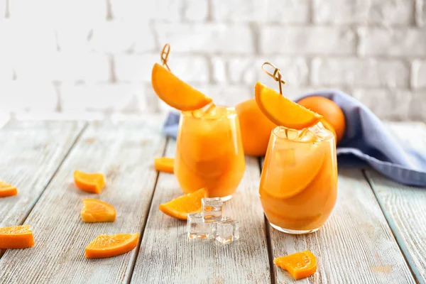 Glasses Tasty Orange Cocktail Light Wooden Table — Stock Photo, Image