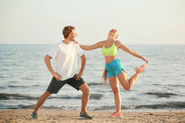 Sporty Young Couple Training Sea Beach — Stock Photo, Image