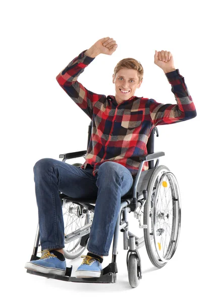 Χαρούμενος Νεαρός Άνδρας Κάθεται Στο Αναπηρικό Αμαξίδιο Άσπρο Φόντο — Φωτογραφία Αρχείου