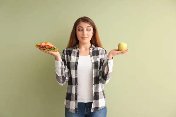 Fiatal Között Croissant Apple Háttér Szín Kiválasztása — Stock Fotó