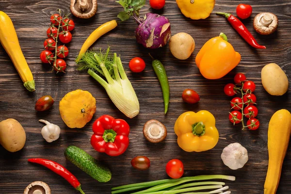 Composición Plana Con Verduras Frescas Sobre Fondo Madera — Foto de Stock