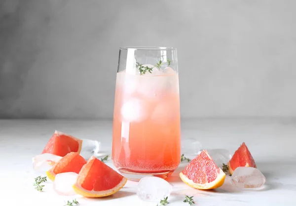 Glass Refreshing Grapefruit Lemonade Table — Stock Photo, Image