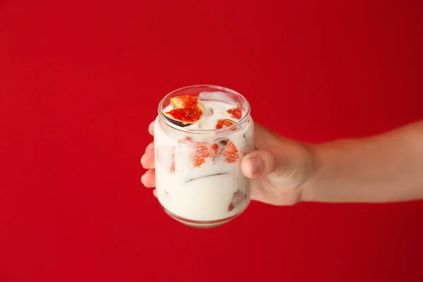 Vaso Femminile Yogurt Saporito Con Fichi Sullo Sfondo Colori — Foto Stock