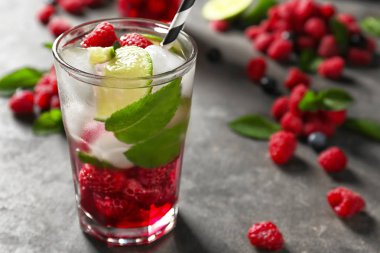 Tablo taze ahududu Mojito cam