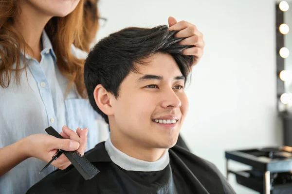 Professional Hairdresser Working Client Beauty Salon — Stock Photo, Image