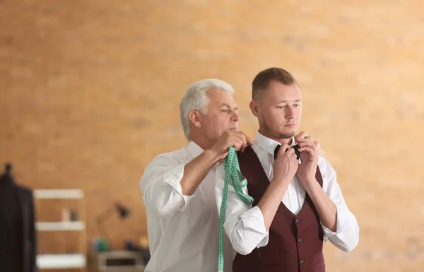 Mature Tailor Taking Client Measurements Atelier — Stock Photo, Image