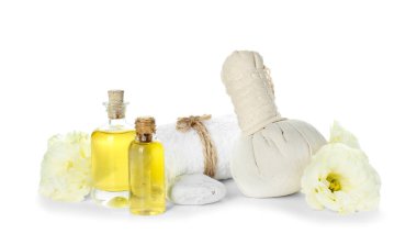 Beyaz arkaplanda güzel bir spa kompozisyonu