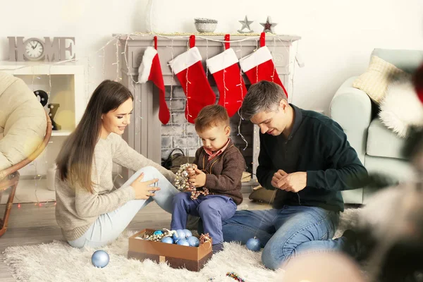 Família Feliz Com Decoração Natal Casa — Fotografia de Stock