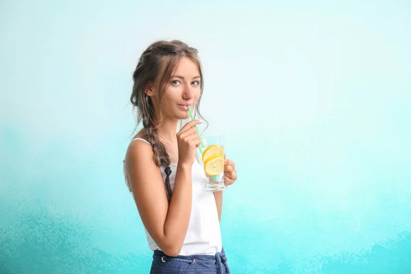 Young Woman Glass Fresh Lemonade Color Background — Stock Photo, Image