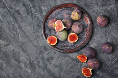 Plaka gri tablo tarih temiz olgun incir ile