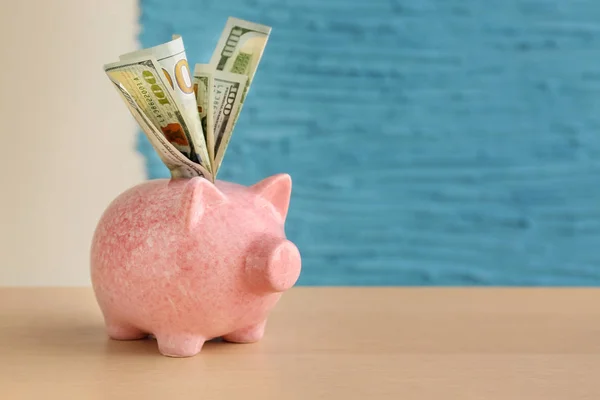 Piggy Bank Met Geld Lichttafel — Stockfoto